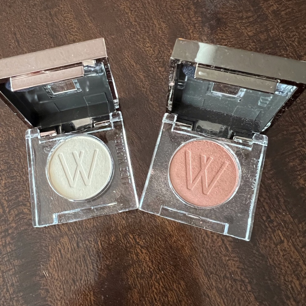 2 Lise Watier single eyeshadows